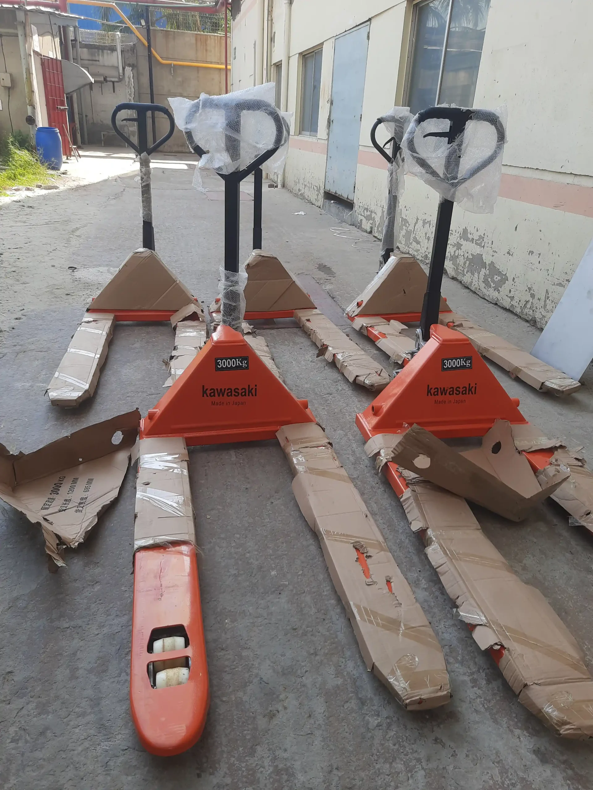Kawasaki Hand Pallet Truck – 5000Kg Capacity - Image 4