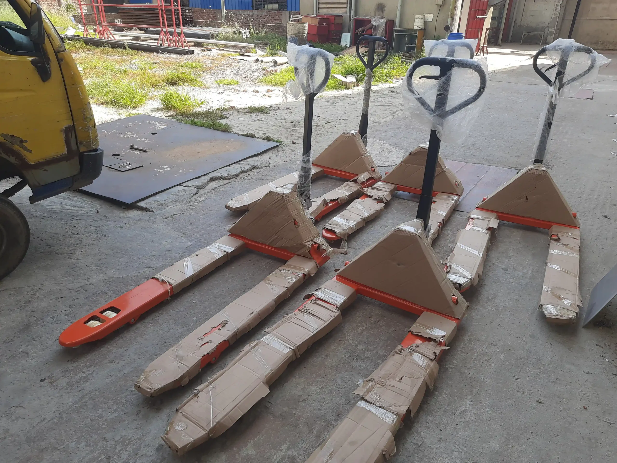 Kawasaki Hand Pallet Truck – 5000Kg Capacity - Image 2